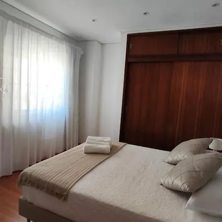 빌라 Casa Rosas - Moradia Com Jardim E Churrasco, Charneca Da Cotovia *