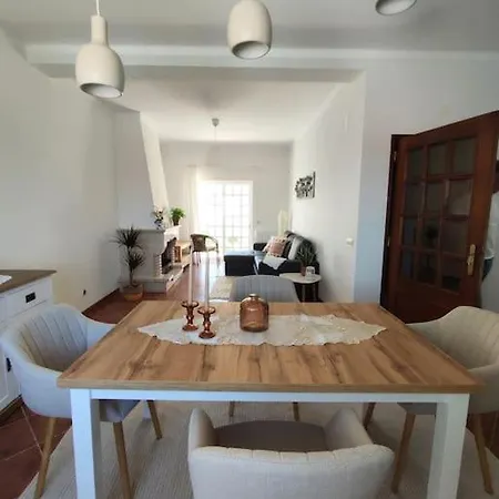 Villa Casa Rosas - Moradia Com Jardim E Churrasco, Charneca Da Cotovia *