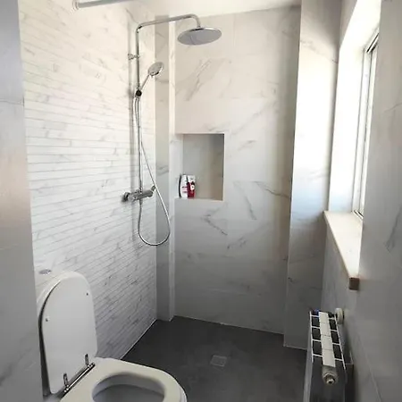 빌라 Casa Rosas - Moradia Com Jardim E Churrasco, Charneca Da Cotovia 세심브라