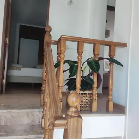 Casa Rosas - Moradia Com Jardim E Churrasco, Charneca Da Cotovia 세심브라