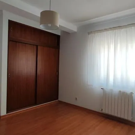 Casa Rosas - Moradia Com Jardim E Churrasco, Charneca Da Cotovia * 세심브라