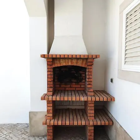 빌라 Casa Rosas - Moradia Com Jardim E Churrasco, Charneca Da Cotovia *