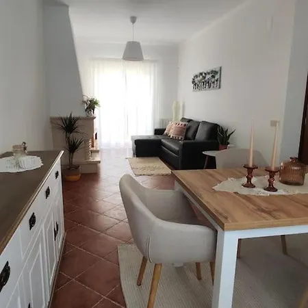 Casa Rosas - Moradia Com Jardim E Churrasco, Charneca Da Cotovia * 세심브라