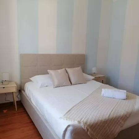 Casa Rosas - Moradia Com Jardim E Churrasco, Charneca Da Cotovia 세심브라