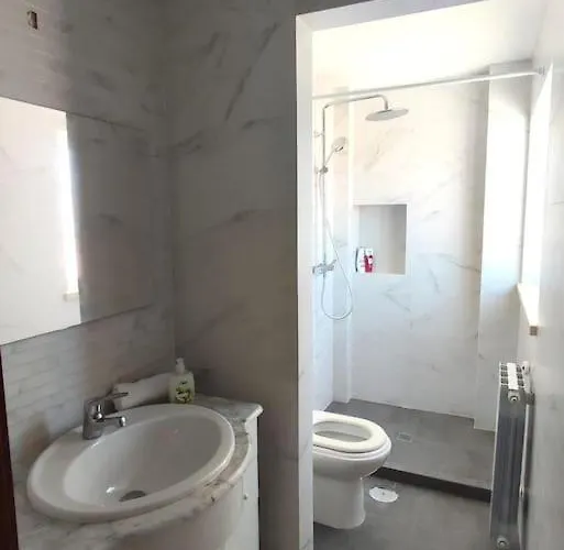 Casa Rosas - Moradia Com Jardim E Churrasco, Charneca Da Cotovia * Сесимбра