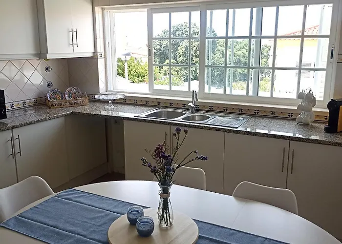 Casa Rosas - Moradia Com Jardim E Churrasco, Charneca Da Cotovia * 塞辛布拉