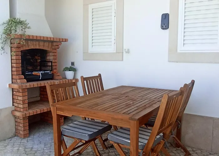 Casa Rosas - Moradia Com Jardim E Churrasco, Charneca Da Cotovia 别墅 塞辛布拉