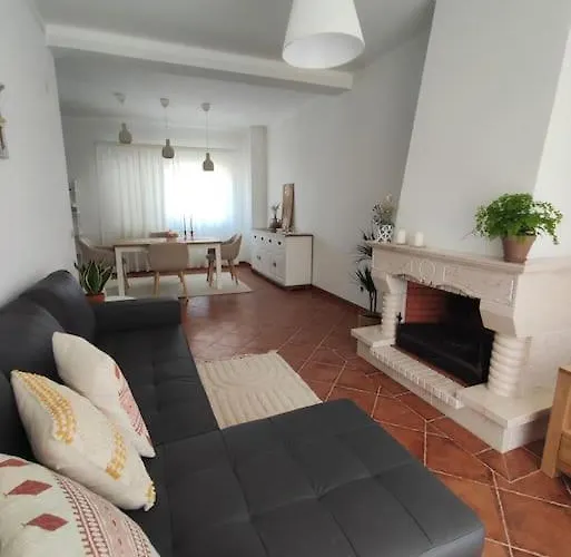 Casa Rosas - Moradia Com Jardim E Churrasco, Charneca Da Cotovia 别墅 塞辛布拉