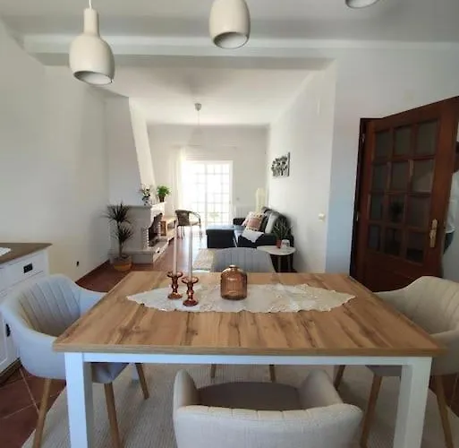 别墅 Casa Rosas - Moradia Com Jardim E Churrasco, Charneca Da Cotovia *