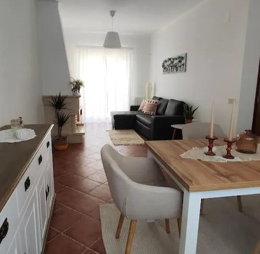 Casa Rosas - Moradia Com Jardim E Churrasco, Charneca Da Cotovia * 塞辛布拉